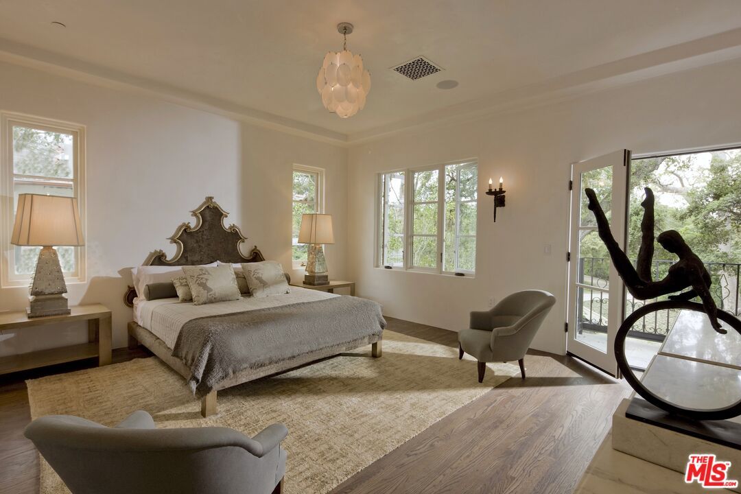 Bedroom, Interior, Pendant Lights, Wood Texture Flooring
