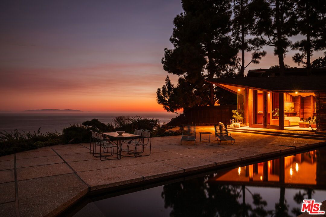 Exterior, Pool, Water