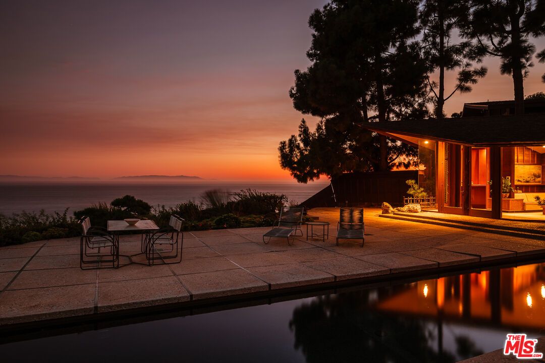 Exterior, Pool, Water