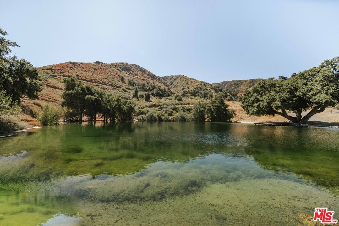 Exterior, Lake