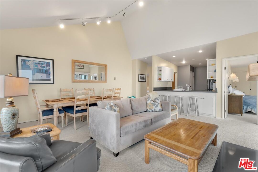 Dining room, Interior, Kitchen, Living room, Recessed Lighting