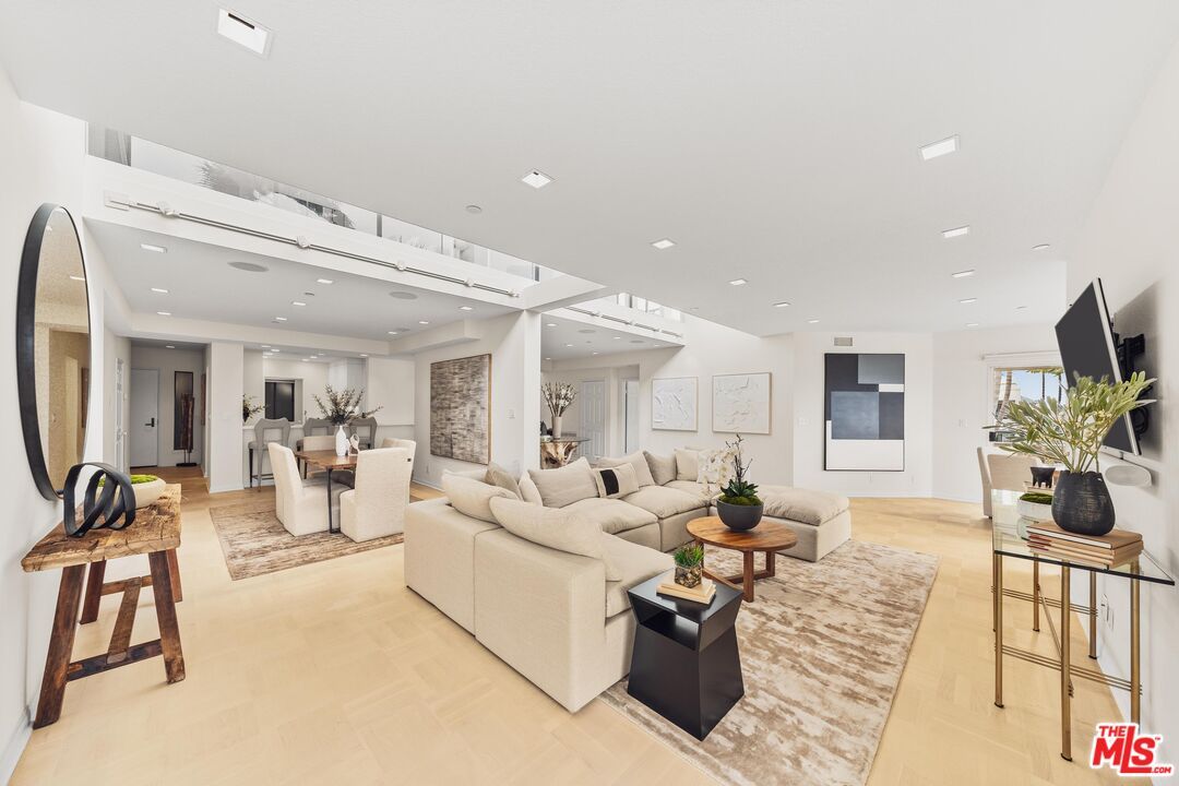 Dining room, Interior, Living room, Recessed Lighting, Wood Texture Flooring