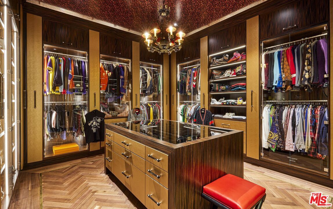 Chandelier, Interior, Recessed Lighting, Walk-in Closets, Wood Texture Flooring