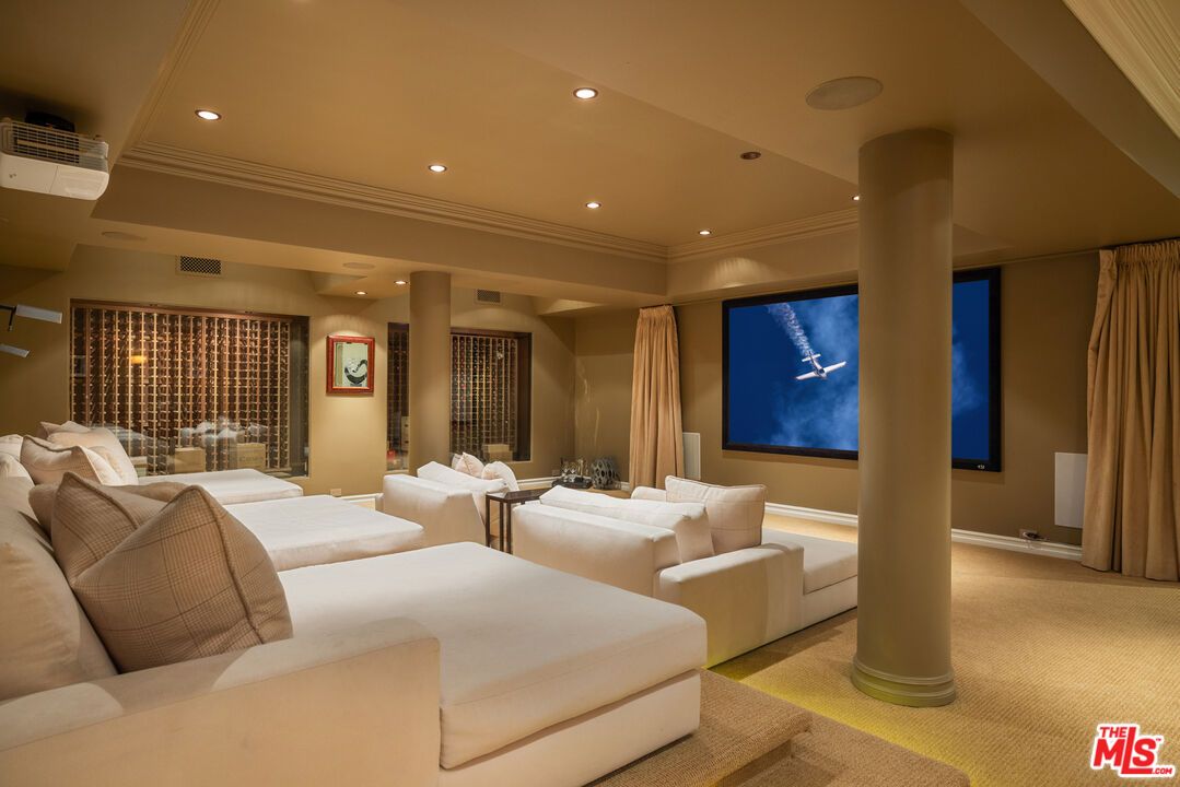 Interior, Projection Screen, Recessed Lighting, Theatre Room