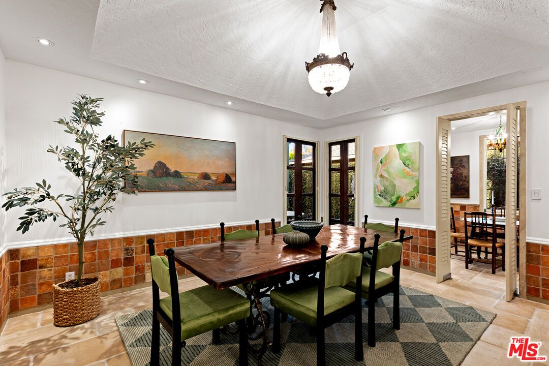 Dining room, Interior, Recessed Lighting