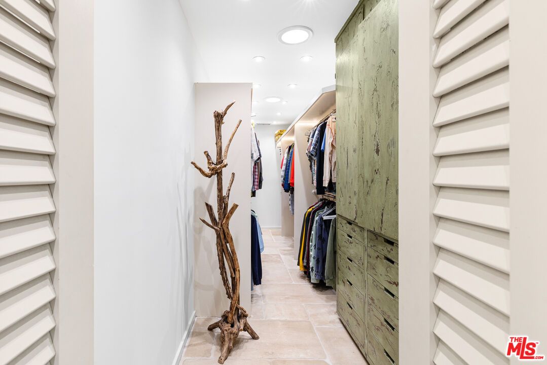 Interior, Recessed Lighting, Walk-in Closets