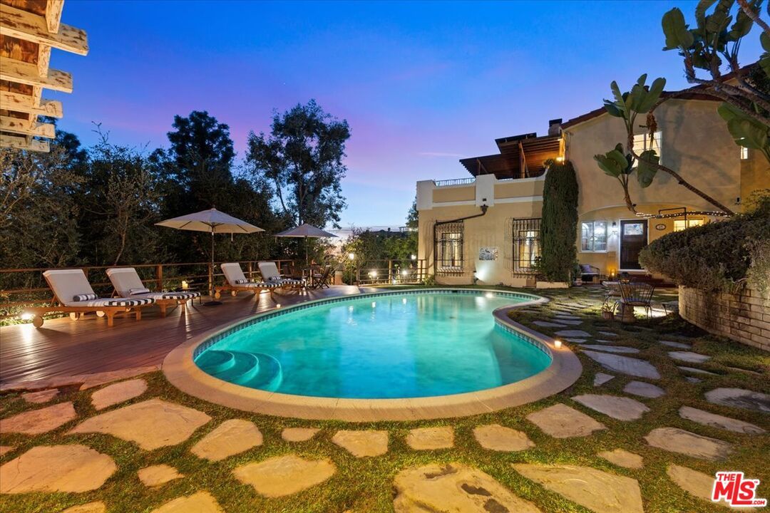 Exterior, Pool