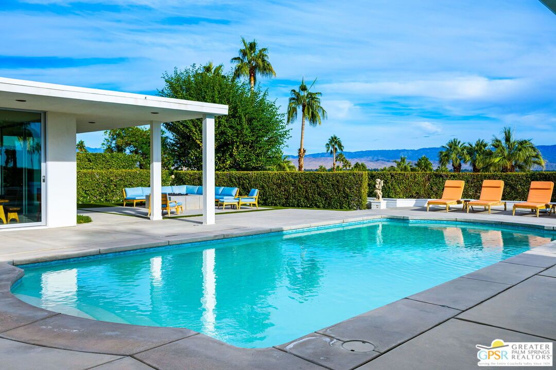 Exterior, Pool, Water
