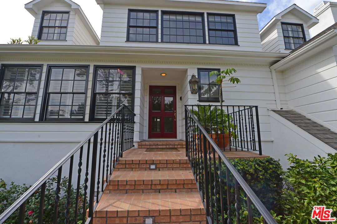 Exterior, Facade, None