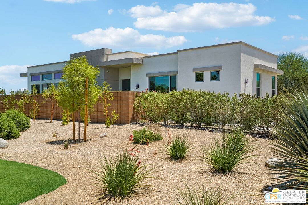 Backyard, Exterior, Facade, Modern