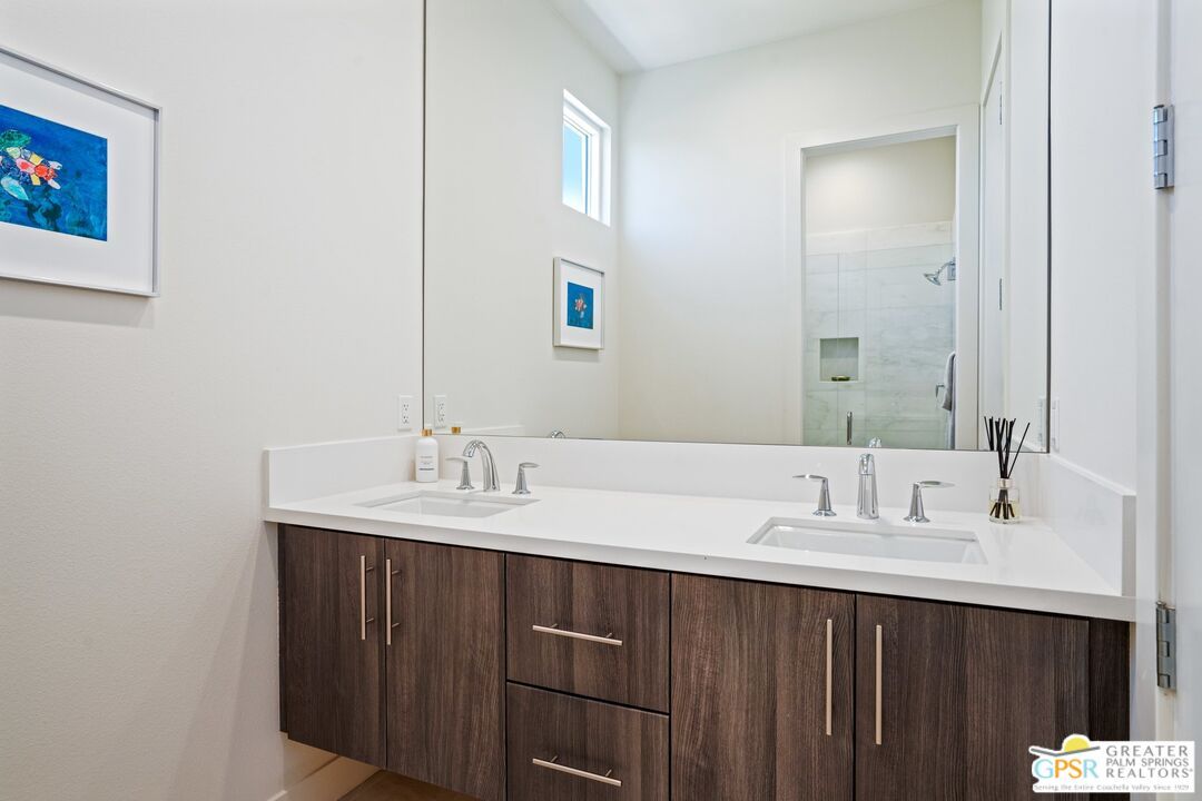 Bathroom, Dual Sink Vanities, Interior