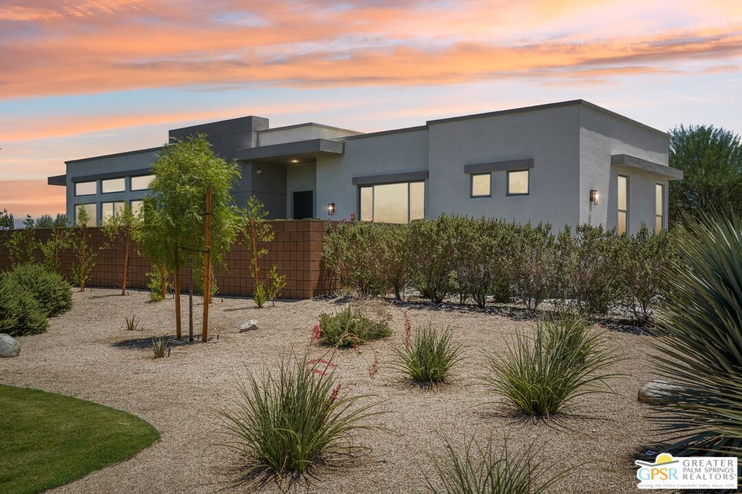 Backyard, Exterior, Facade, Modern