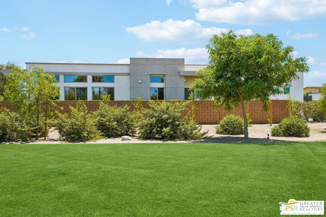 Backyard, Exterior, Facade, Modern