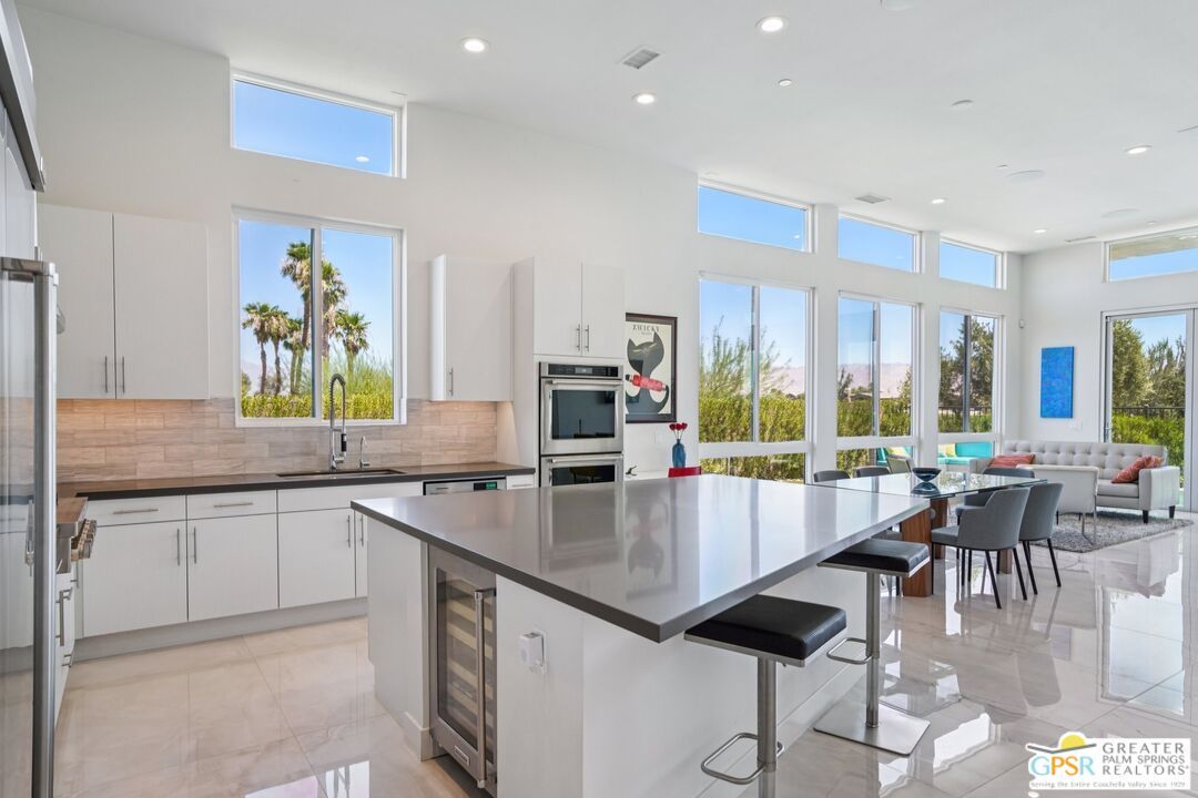 Dining room, Interior, Kitchen, Recessed Lighting, Stainless Steel Appliances