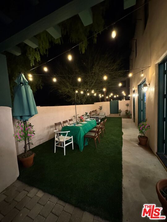 Backyard, Exterior