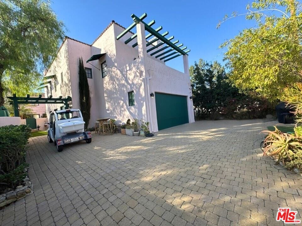 Detached Garage, Exterior