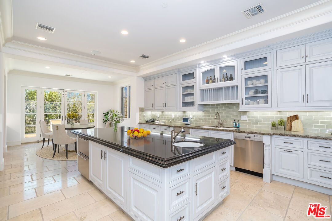 Dining room, Interior, Kitchen, Recessed Lighting, Stainless Steel Appliances