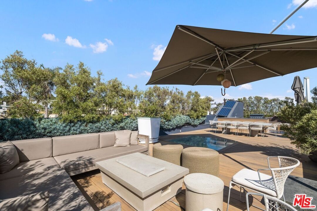 Exterior, Pool, Solar Panels