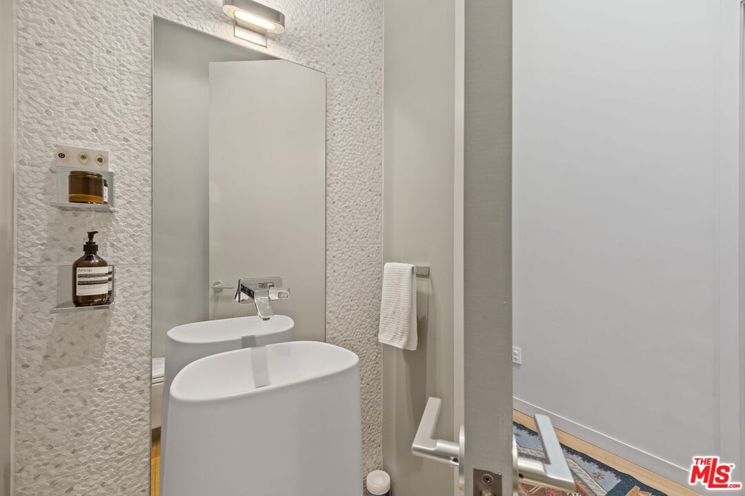 Bathroom, Free Standing Baths, Interior