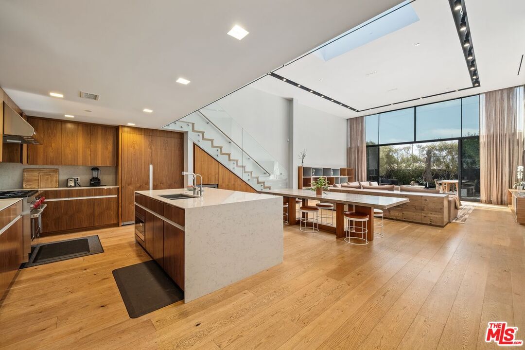 Dining room, Interior, Kitchen, Recessed Lighting, Wood Texture Flooring