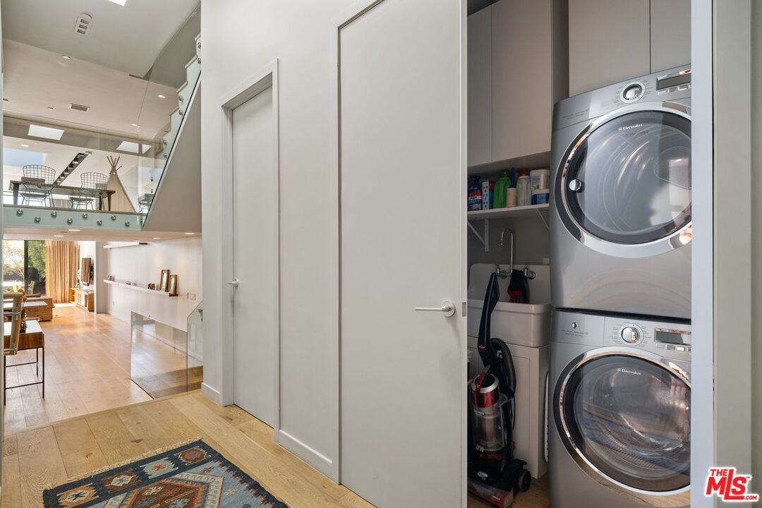 Interior, Recessed Lighting, Utility Closets, Washer, Wood Texture Flooring