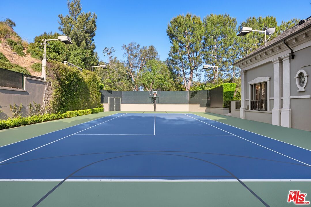 Exterior, Tennis Courts