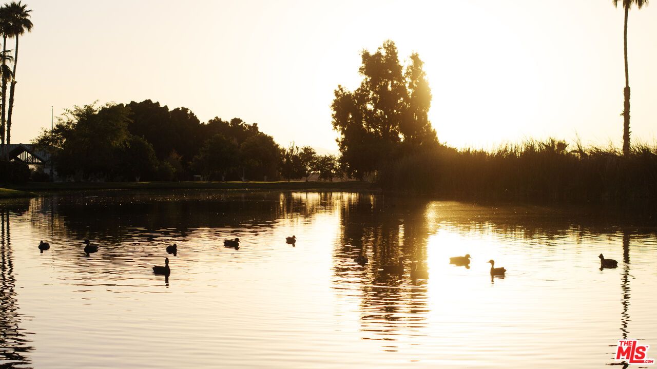 Exterior, Lake