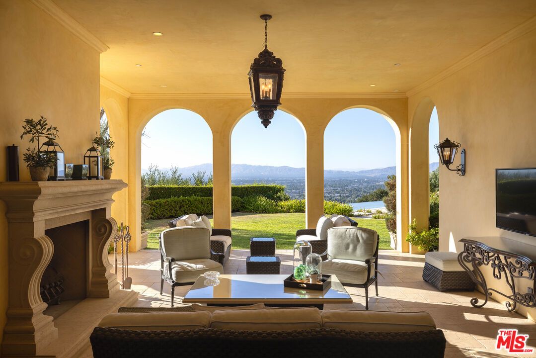 Exterior, Fireplace, Interior, Recessed Lighting