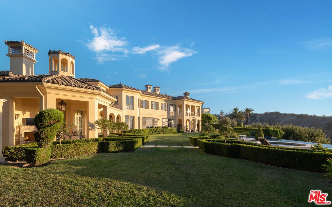 Backyard, Exterior, Facade, Mediterranean