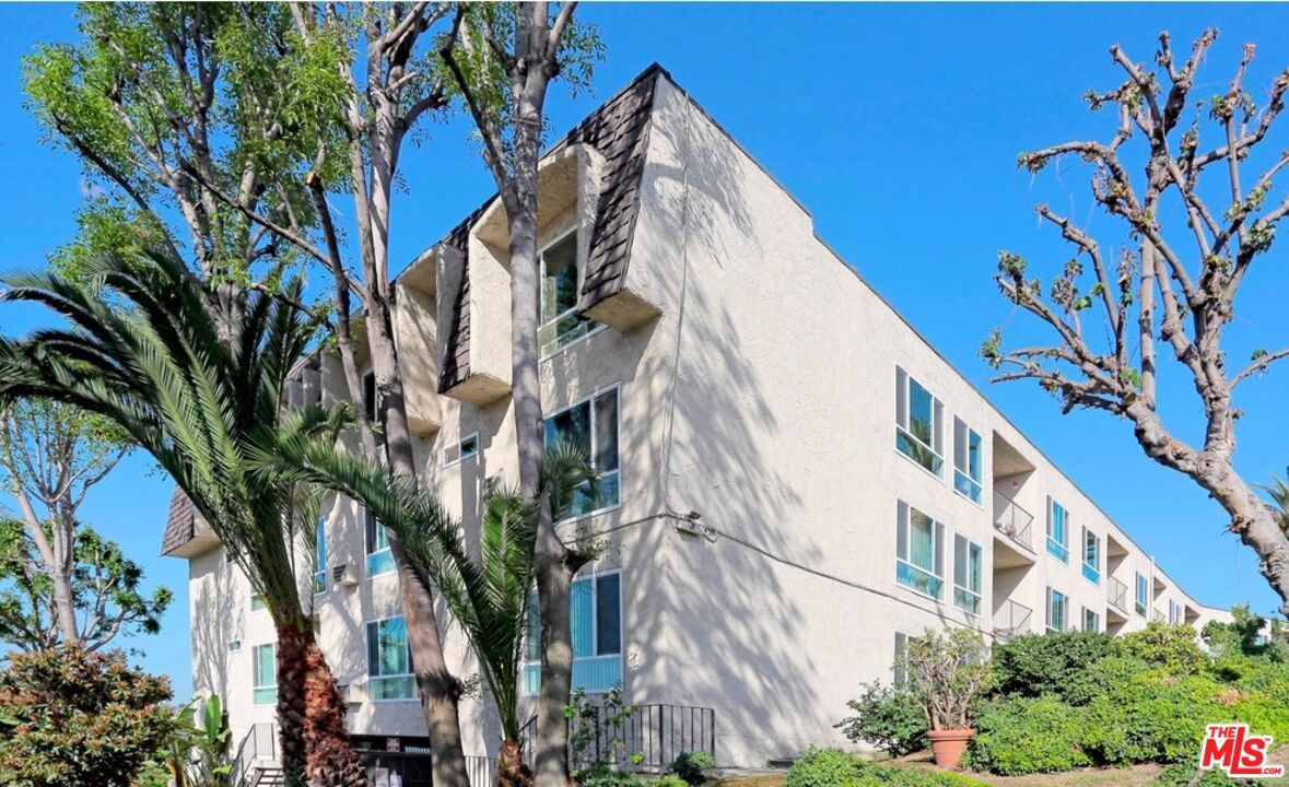 Exterior, Facade, Condo Building