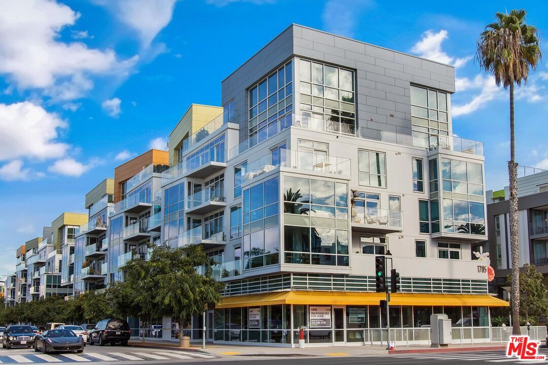 Exterior, Facade, Condo Building
