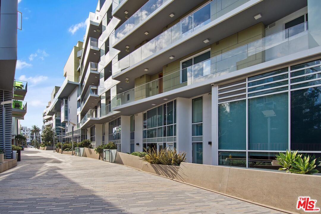 Exterior, Facade, Condo Building
