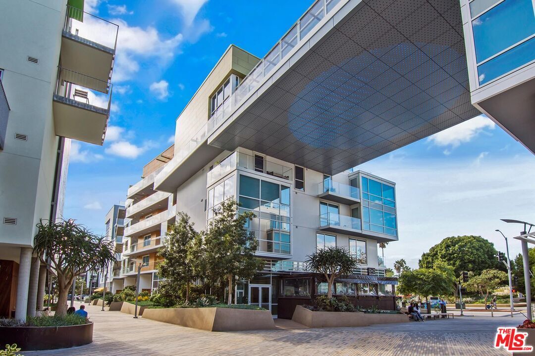 Exterior, Facade, Condo Building