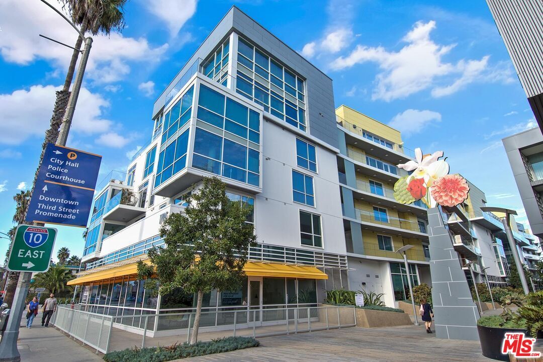 Exterior, Facade, Condo Building