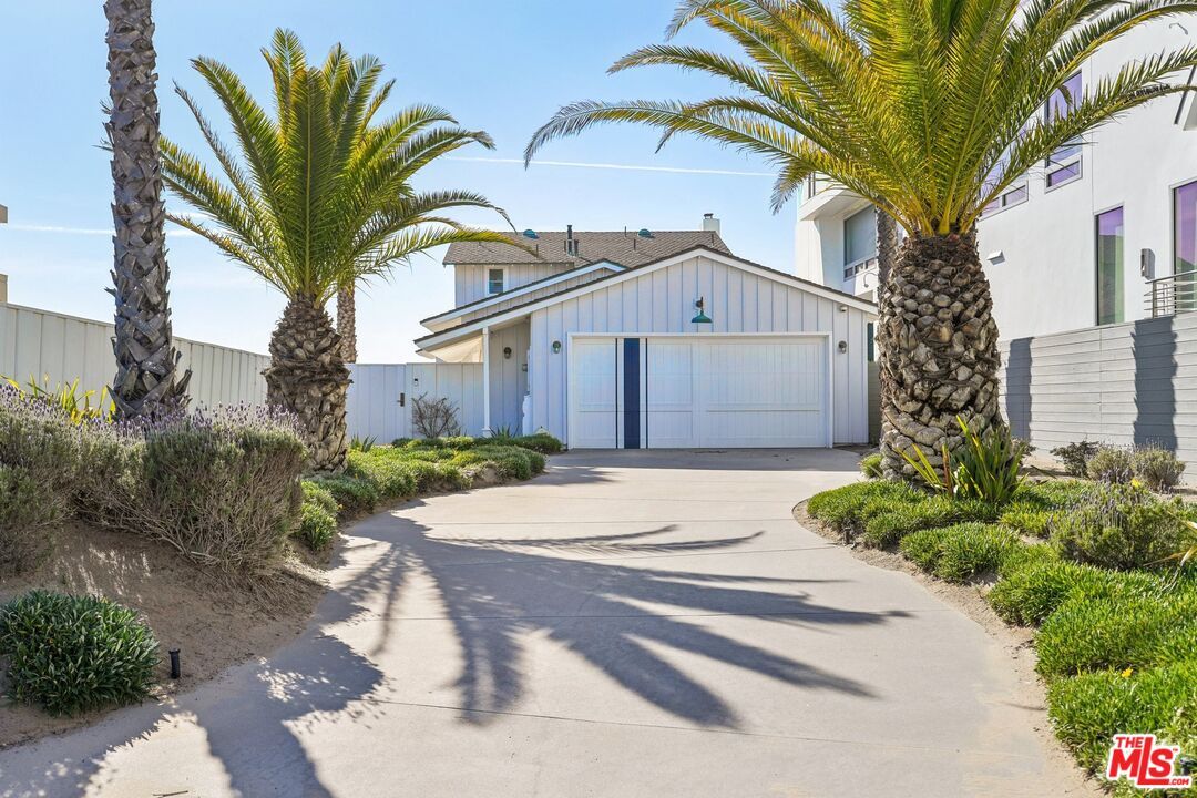 Attached, Exterior, Facade, Spanish Mediterranean
