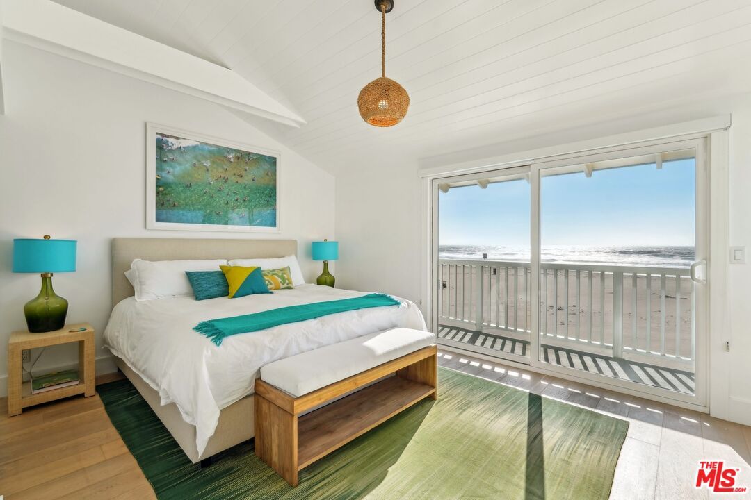 Bedroom, Interior, Pendant Lights, Wood Texture Flooring