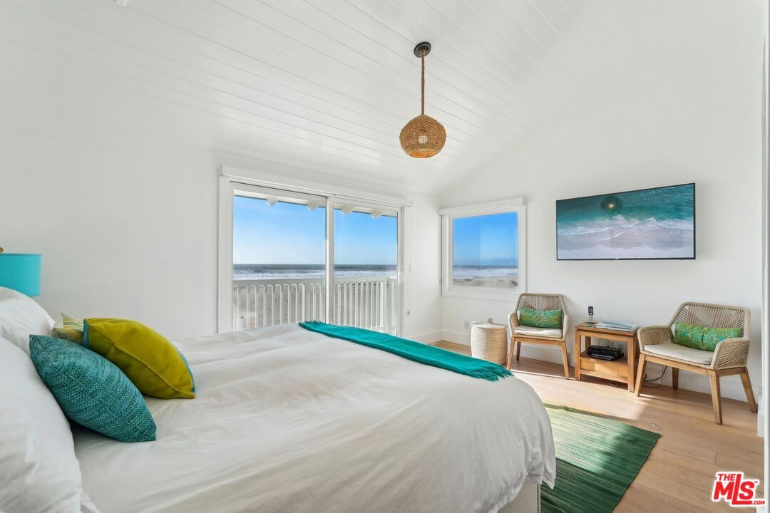Bedroom, Interior, Water, Wood Texture Flooring