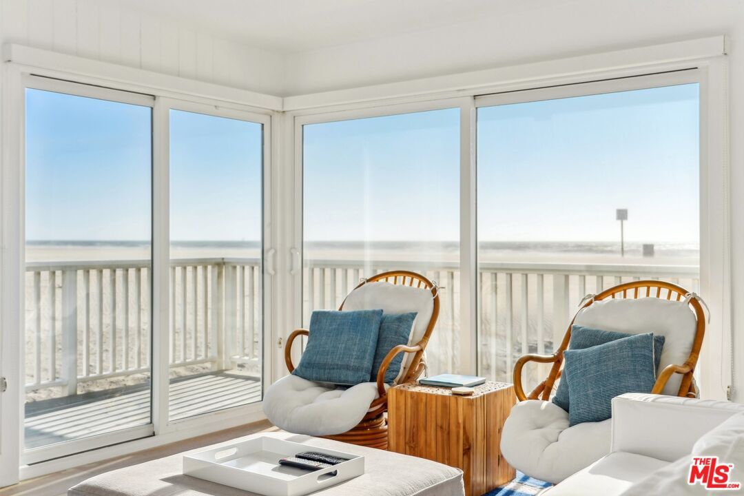 Interior, Sun Room, Water