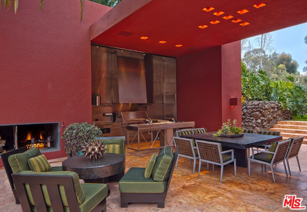 Exterior, Fireplace, Recessed Lighting