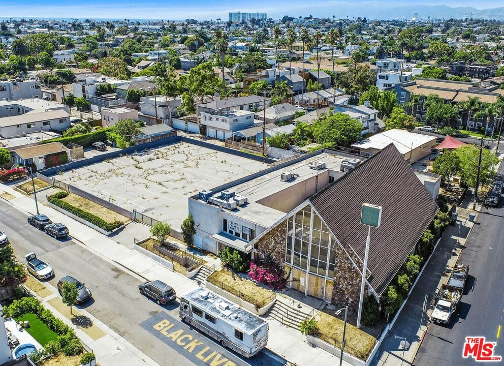Exterior, Drone