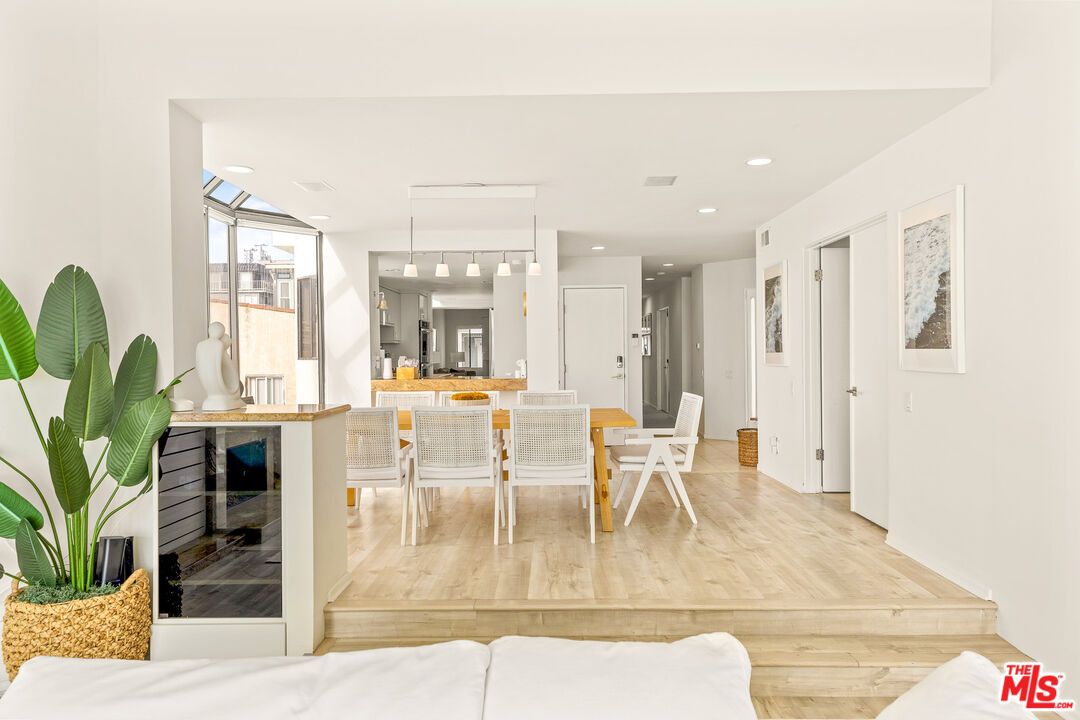 Dining room, Interior, Kitchen, Pendant Lights, Recessed Lighting, Wood Texture Flooring