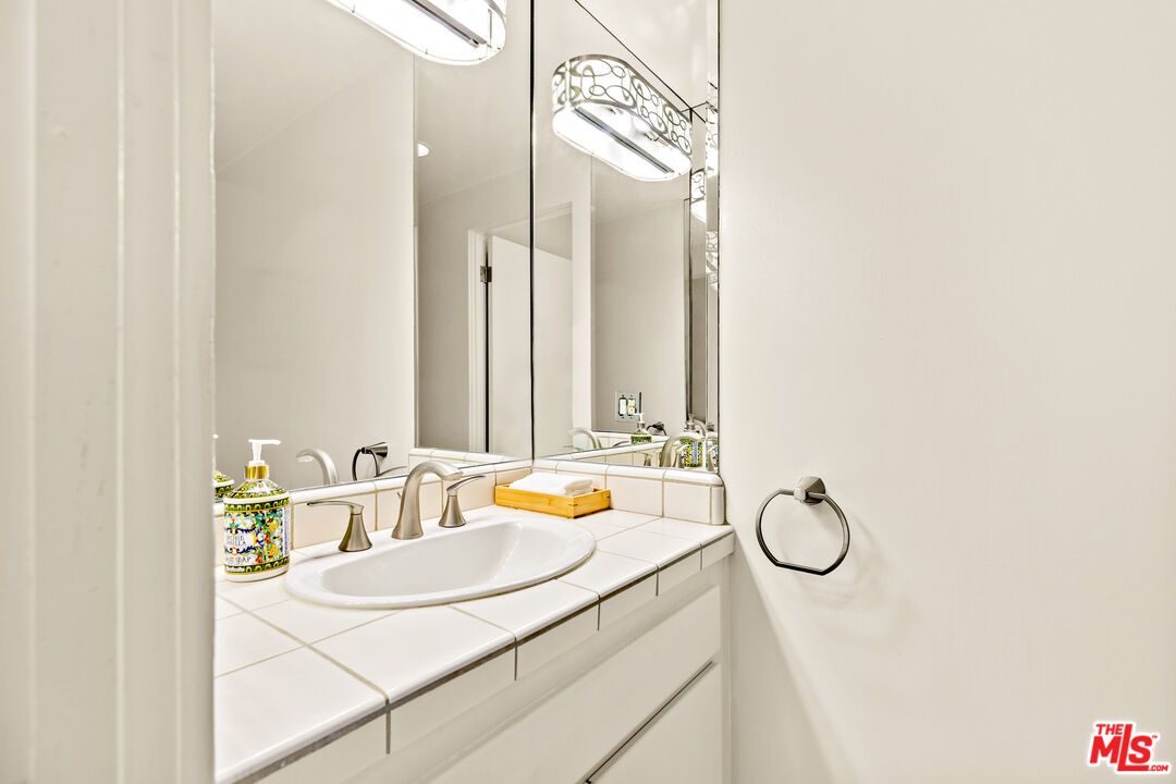 Bathroom, Interior, Tile Countertops