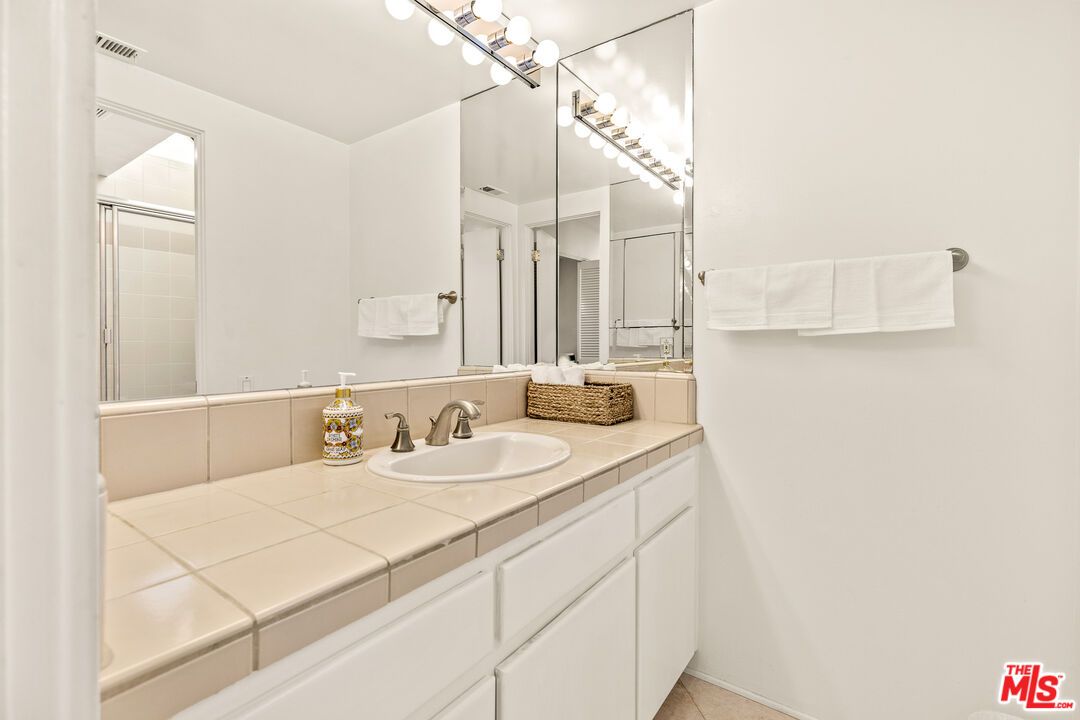 Bathroom, Interior, Tile Countertops