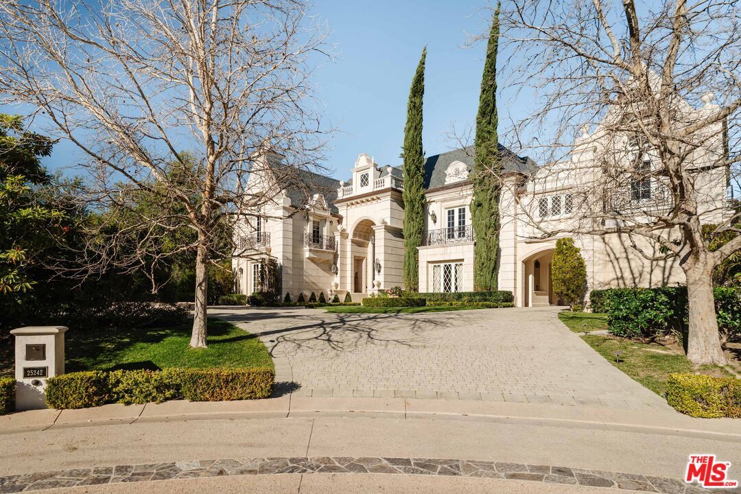 Backyard, Exterior, Facade, French Provincial