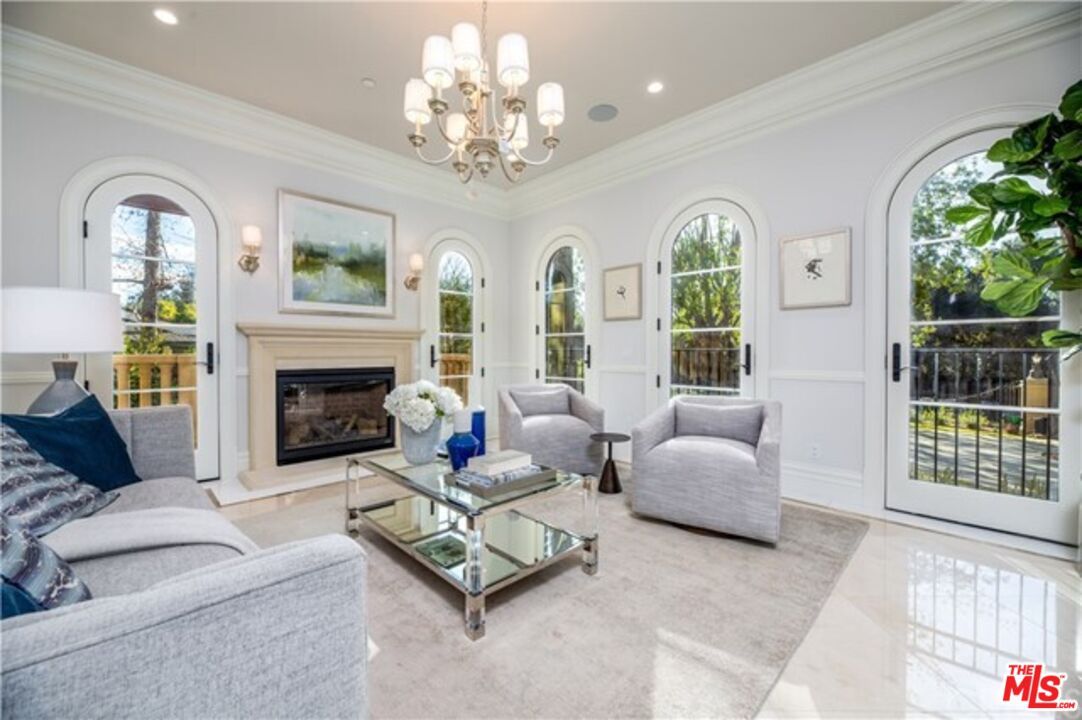 Chandelier, Fireplace, Interior, Living room, Recessed Lighting