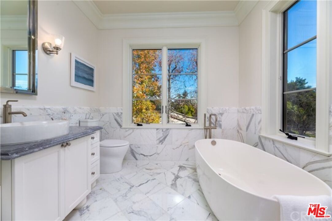 Bathroom, Free Standing Baths, Interior, Marble, Marble Walls