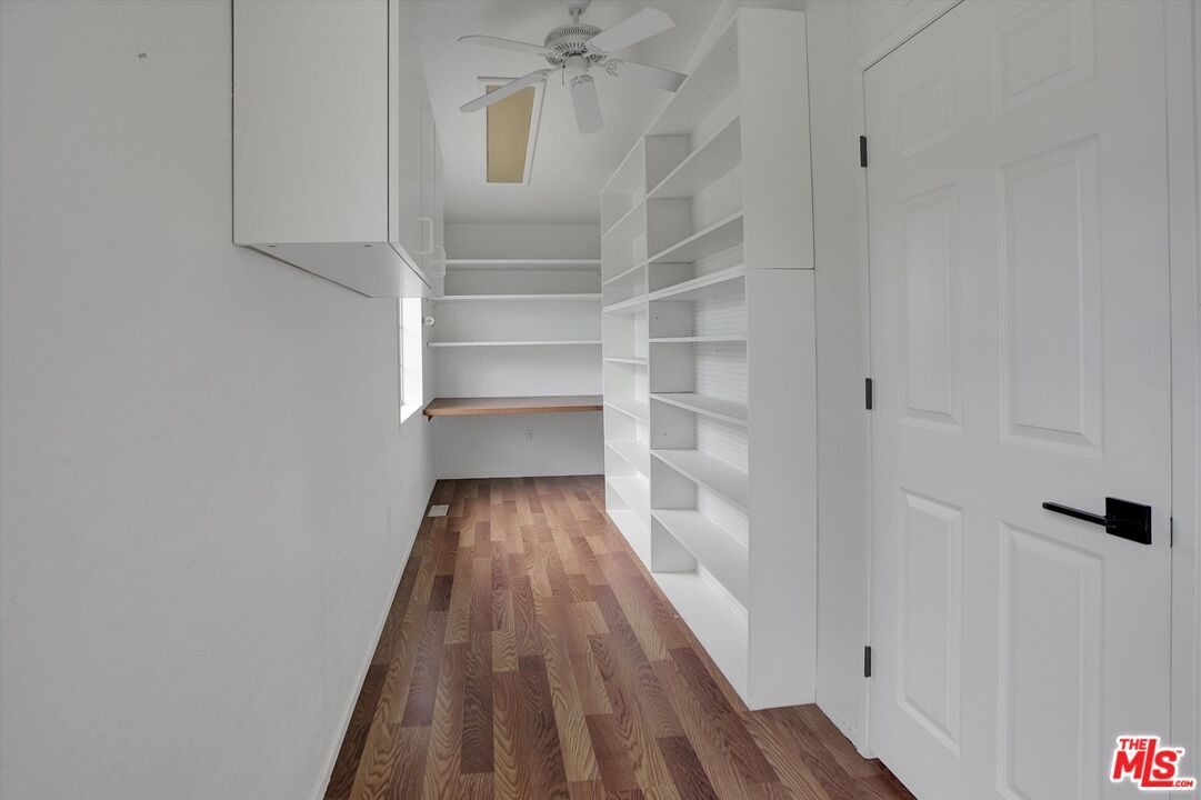 Interior, Walk-in Closets, Wood Texture Flooring