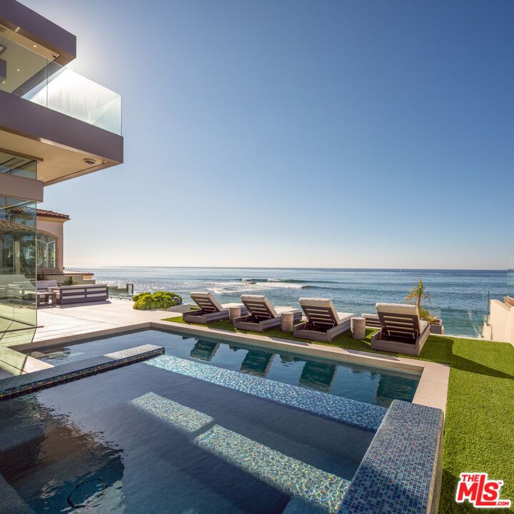 Exterior, Pool, Water