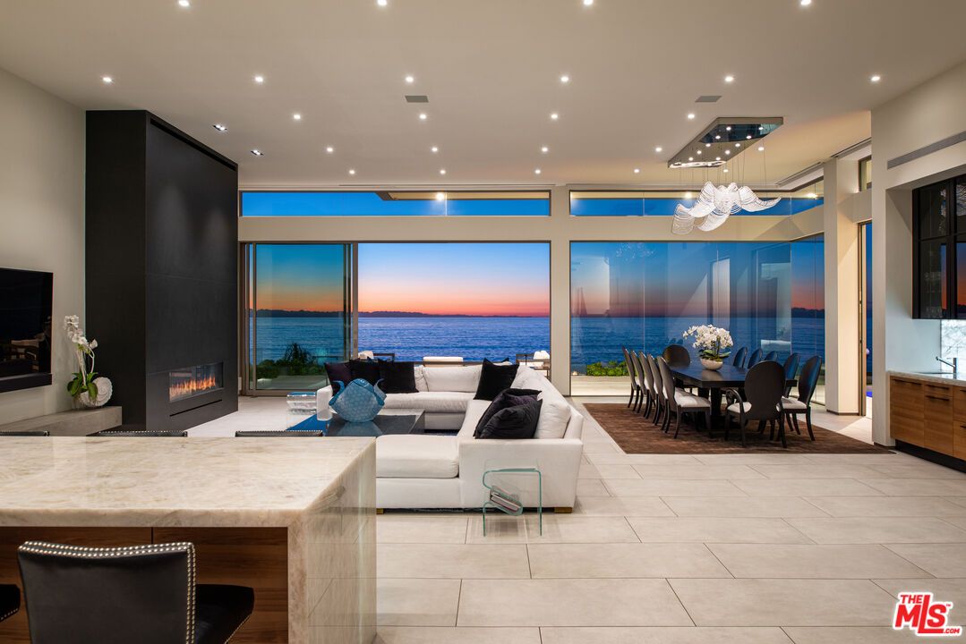 Chandelier, Dining room, Fireplace, Interior, Living room, Recessed Lighting, Water