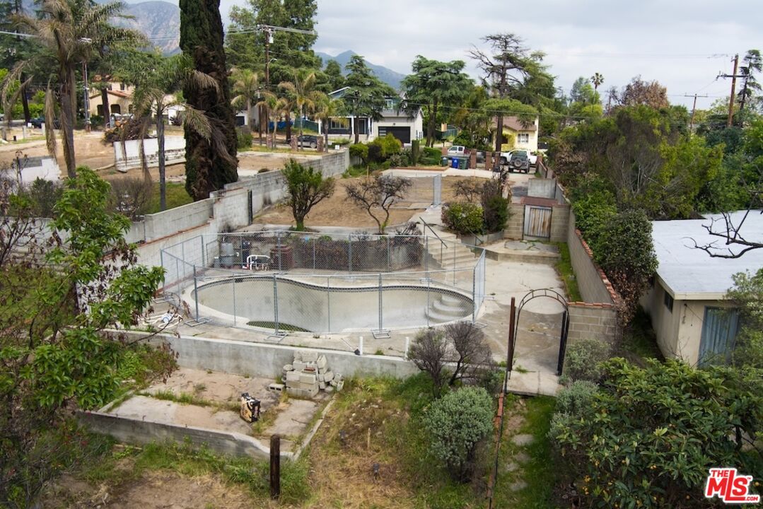 Exterior, Pool